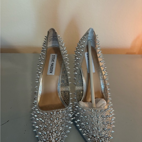 Steve Madden Various Clear Rhinestones Studded Pump - Picture 4 of 7